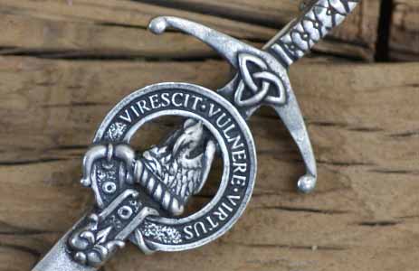  USA Kilts Hunter Scottish Clan Crest Kilt Pin : Clothing, Shoes  & Jewelry